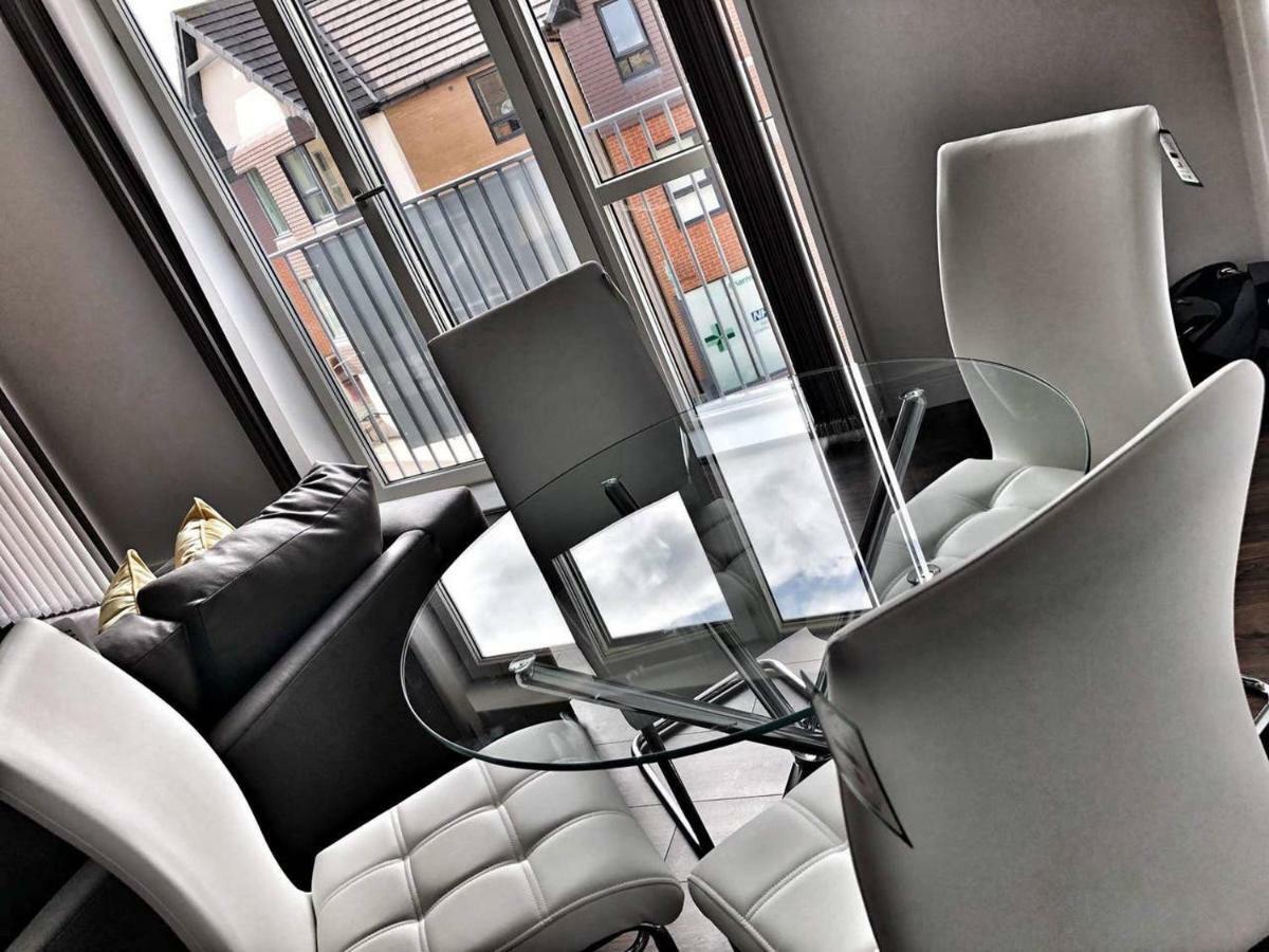 Amazing & Spacious 2 Bed 2 Bath Luxury Apartment With Balcony Free Wifi Sleeps 6 Bushey Eksteriør bilde