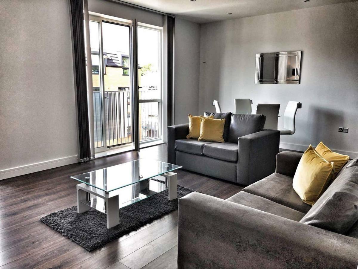 Amazing & Spacious 2 Bed 2 Bath Luxury Apartment With Balcony Free Wifi Sleeps 6 Bushey Eksteriør bilde