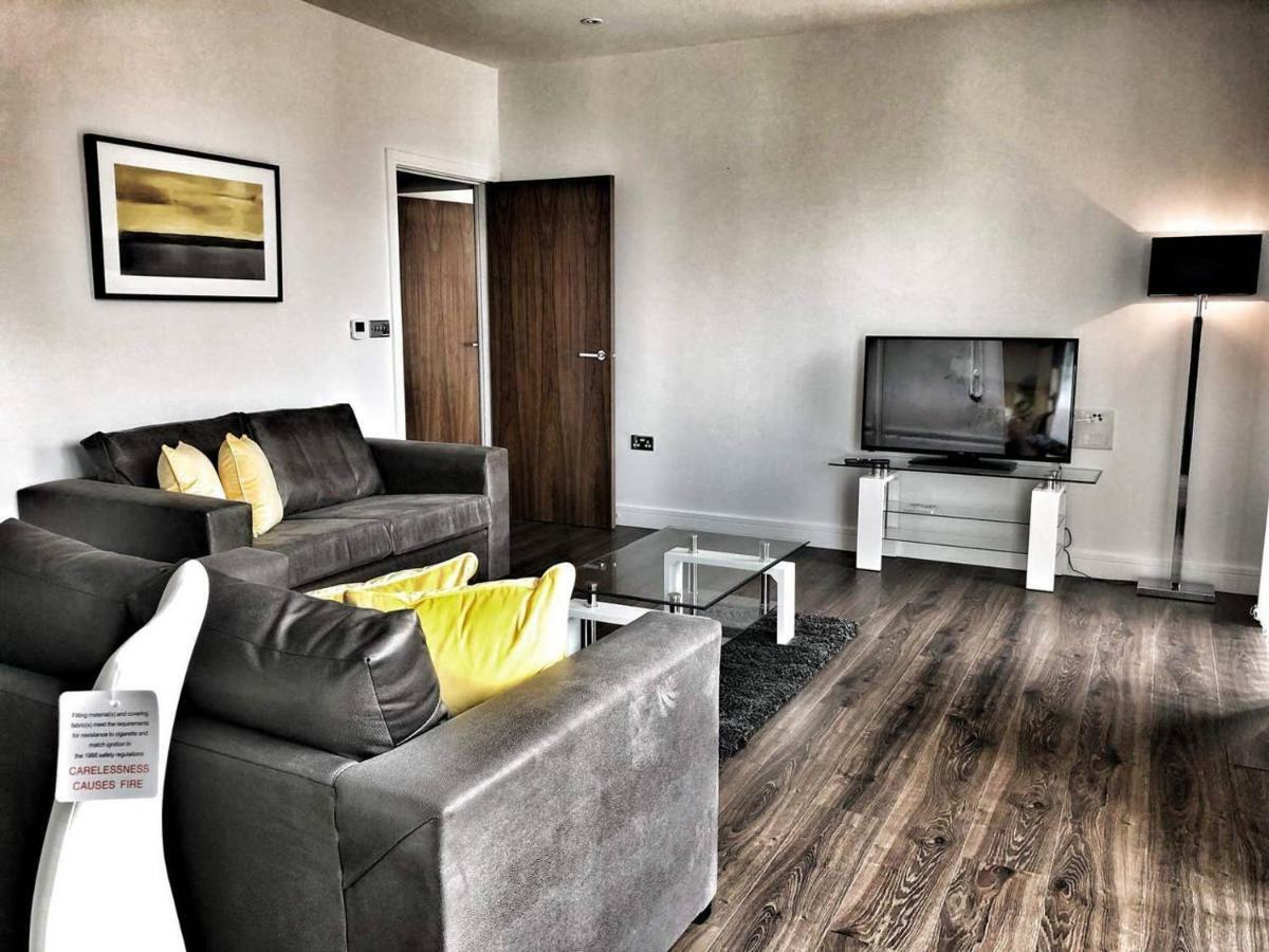 Amazing & Spacious 2 Bed 2 Bath Luxury Apartment With Balcony Free Wifi Sleeps 6 Bushey Eksteriør bilde