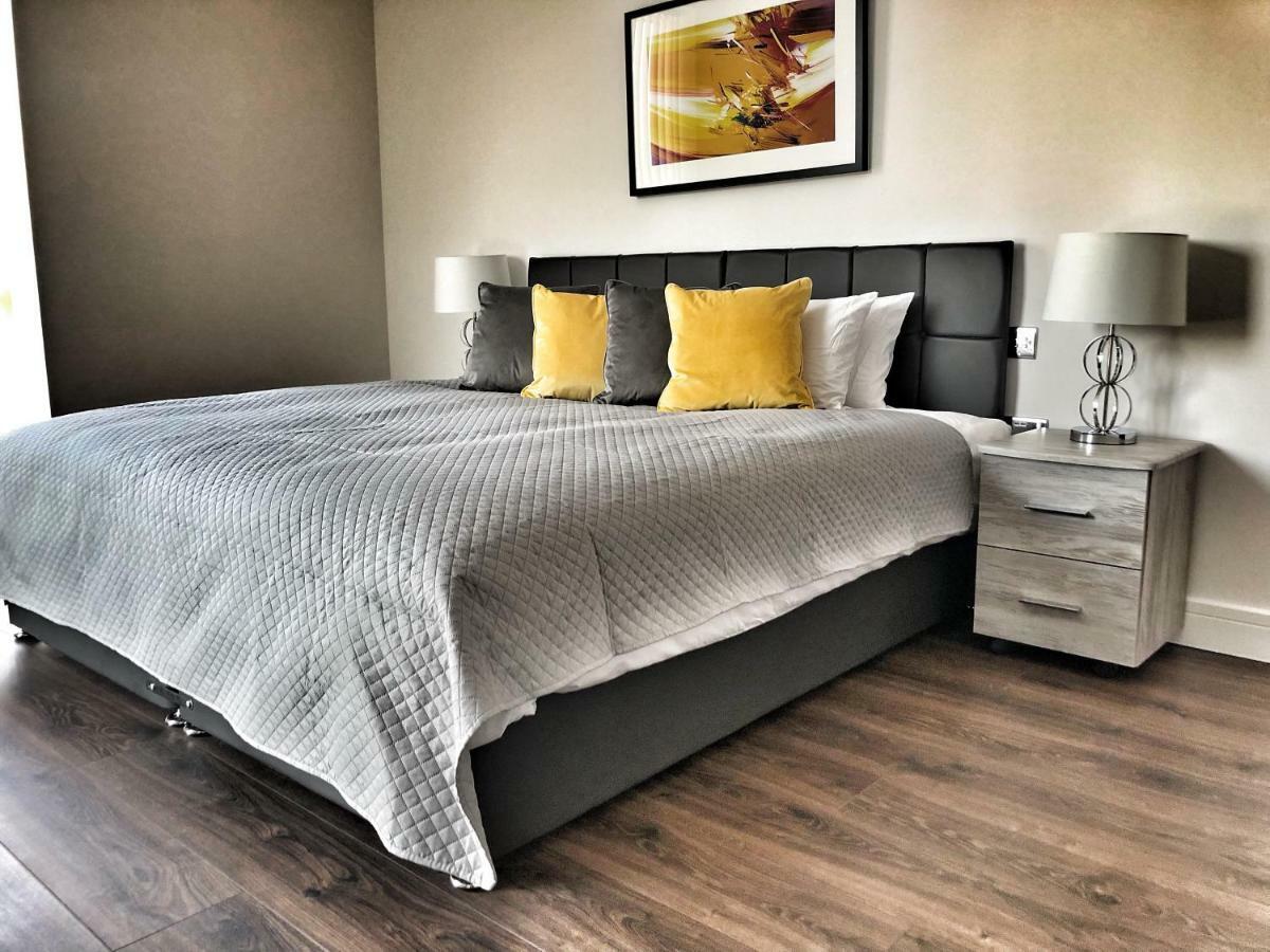 Amazing & Spacious 2 Bed 2 Bath Luxury Apartment With Balcony Free Wifi Sleeps 6 Bushey Eksteriør bilde
