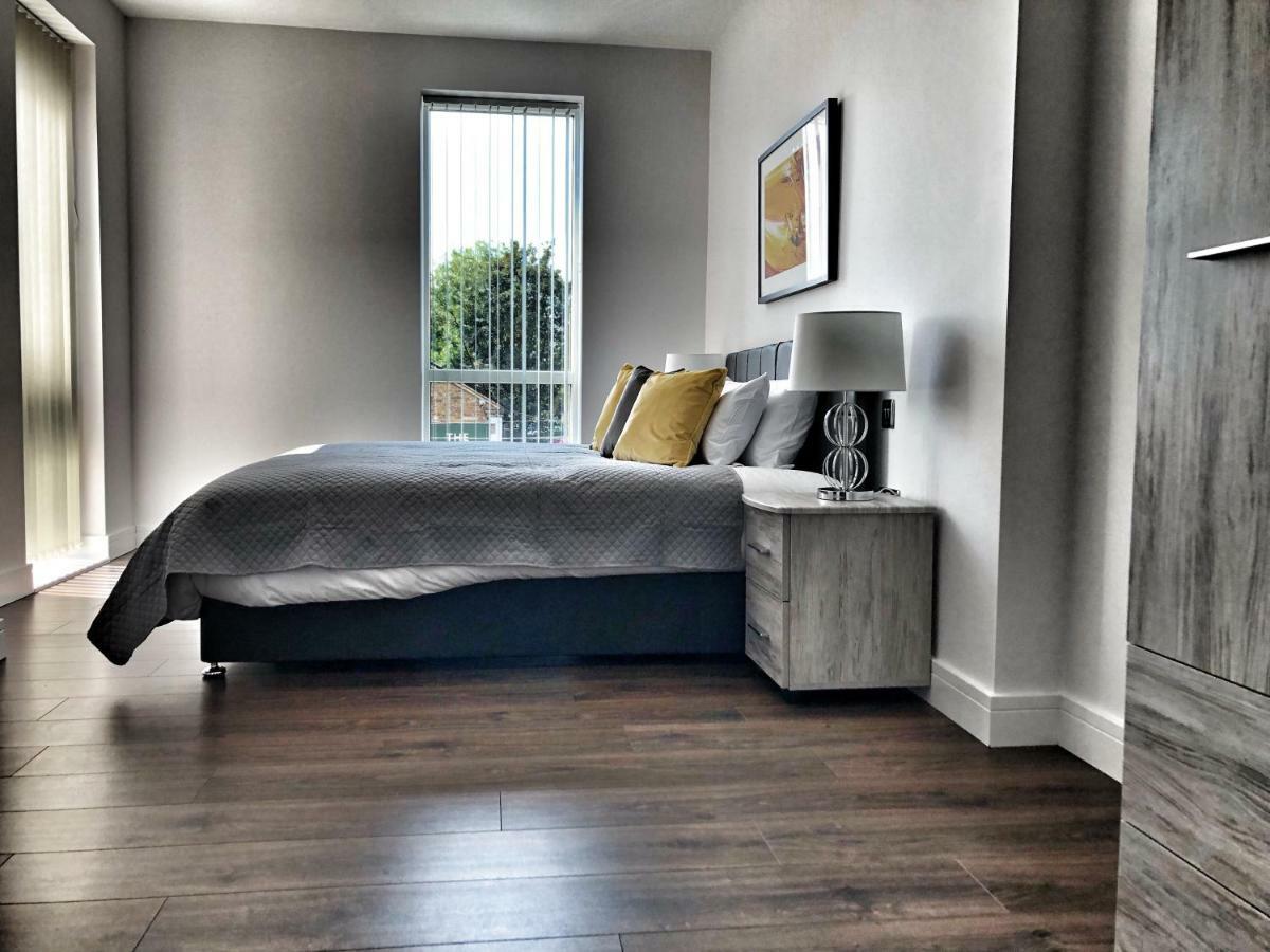 Amazing & Spacious 2 Bed 2 Bath Luxury Apartment With Balcony Free Wifi Sleeps 6 Bushey Eksteriør bilde